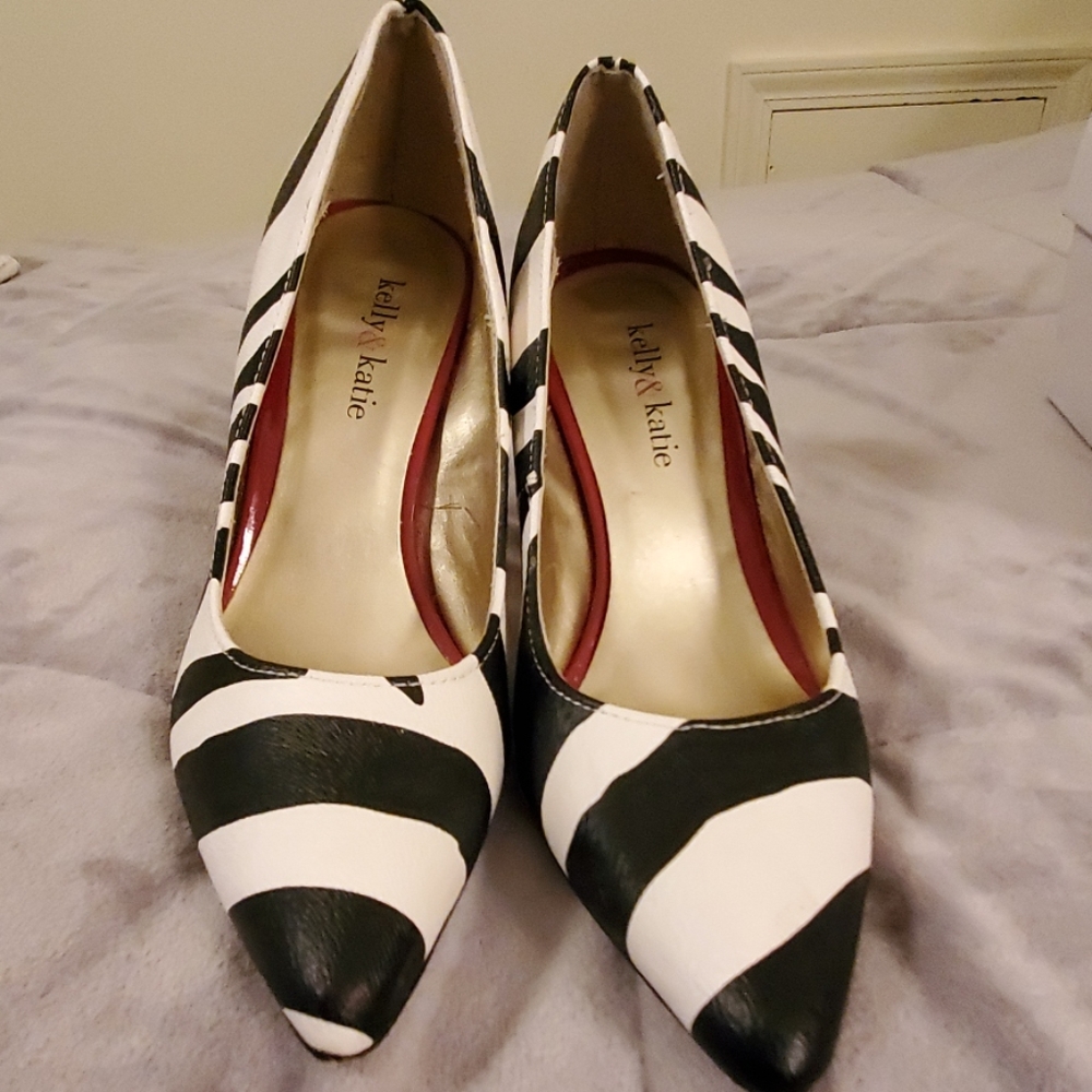 Shoes - Picture 2 of 6